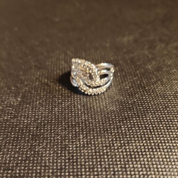 Elegant Silver Toned Women's Ring..size 6 1/2 - Picture 1 of 4